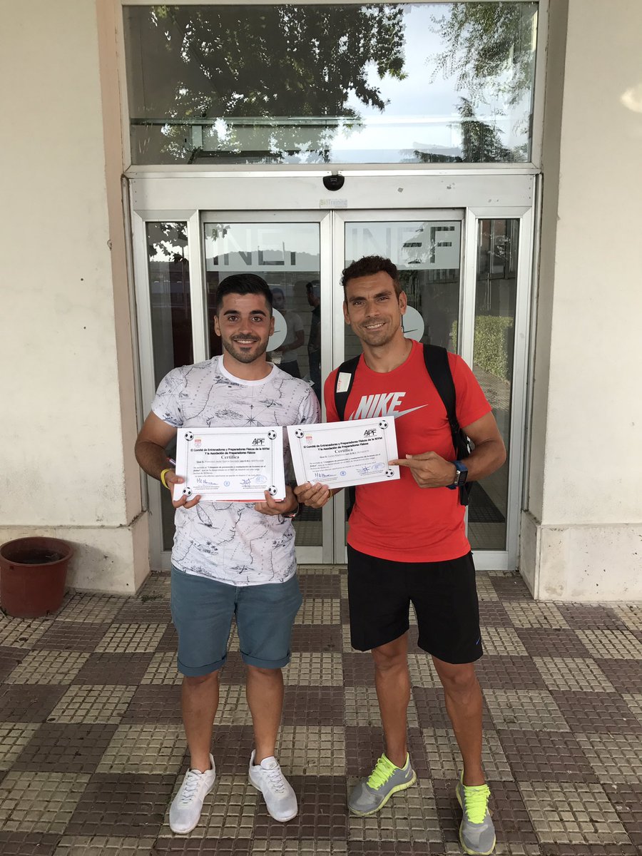FranMelli's tweet photo. #SimposioPRL gracias a la @APFfutbolpf por este #SimposioPRL en el Inef. Un lujo poder escuchar y aprender de grandísimos profesionales 👍 https://t.co/HkxGfvCSUh