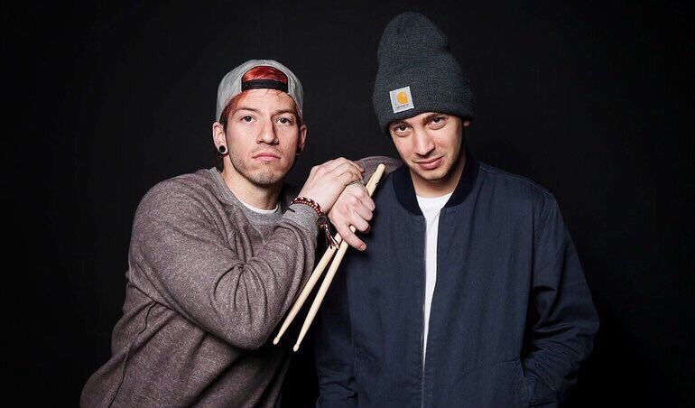 Twenty first. Twenty one pilots 2021. Twenty one pilots 2023. Twenty one pilots 2012. Группа твенти ван.