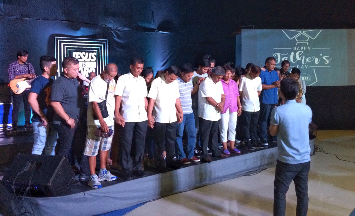 JILUBeltChurch's tweet photo. Ptr. @JadeAngelo prays for all the fathers of JIL UBelt. 
We love you Tatays,Titos 🙂 #HappyFathersDay https://t.co/zHks9s5Me0