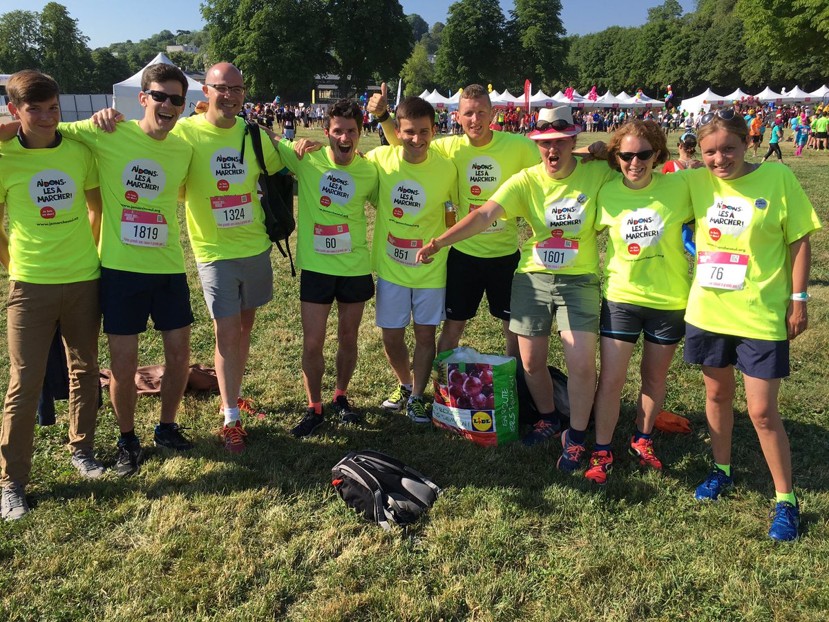 asso_JMS's tweet photo. Merci à tous nos généreux bénévoles  qui s'apprêtent à prendre la ligne de départ! #jemarcheseul #coursedesheros https://t.co/HkHaj3n8YE