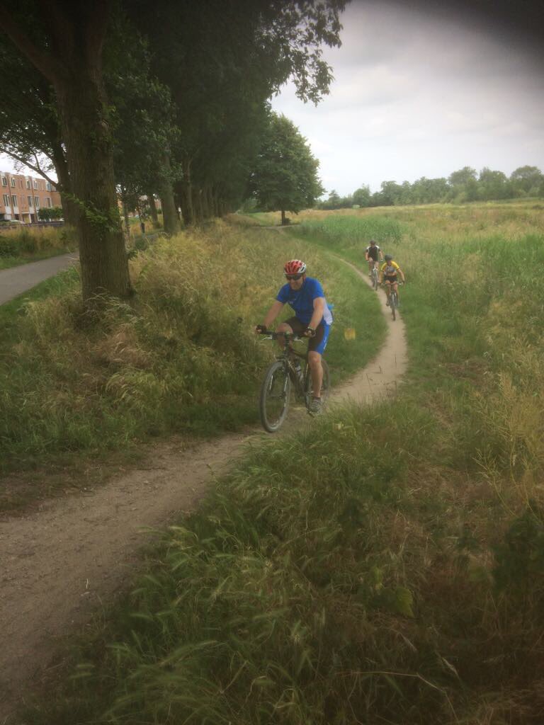 MichelBezuijen's tweet photo. Aan het bijkomen van hele uitdagende ATB-tocht gisteren. Prima georganiseerd. Voor herhaling vatbaar!  @Midden_Delfland @MiddenDLdag https://t.co/XmDNX38JmH