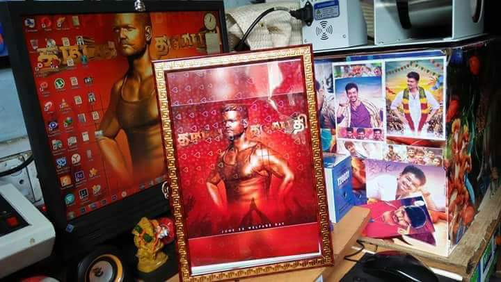 SivaVjAddict's tweet photo. #Banner ✔
#PhotoFrame ✔
#MobileCase ✔
#5G Fast #CommonDP #June22 #Welfareday #ThangaThalapathy #TimetoTrend
CZAR VIJAY BDAY COMMON DP https://t.co/gO84igNPoF