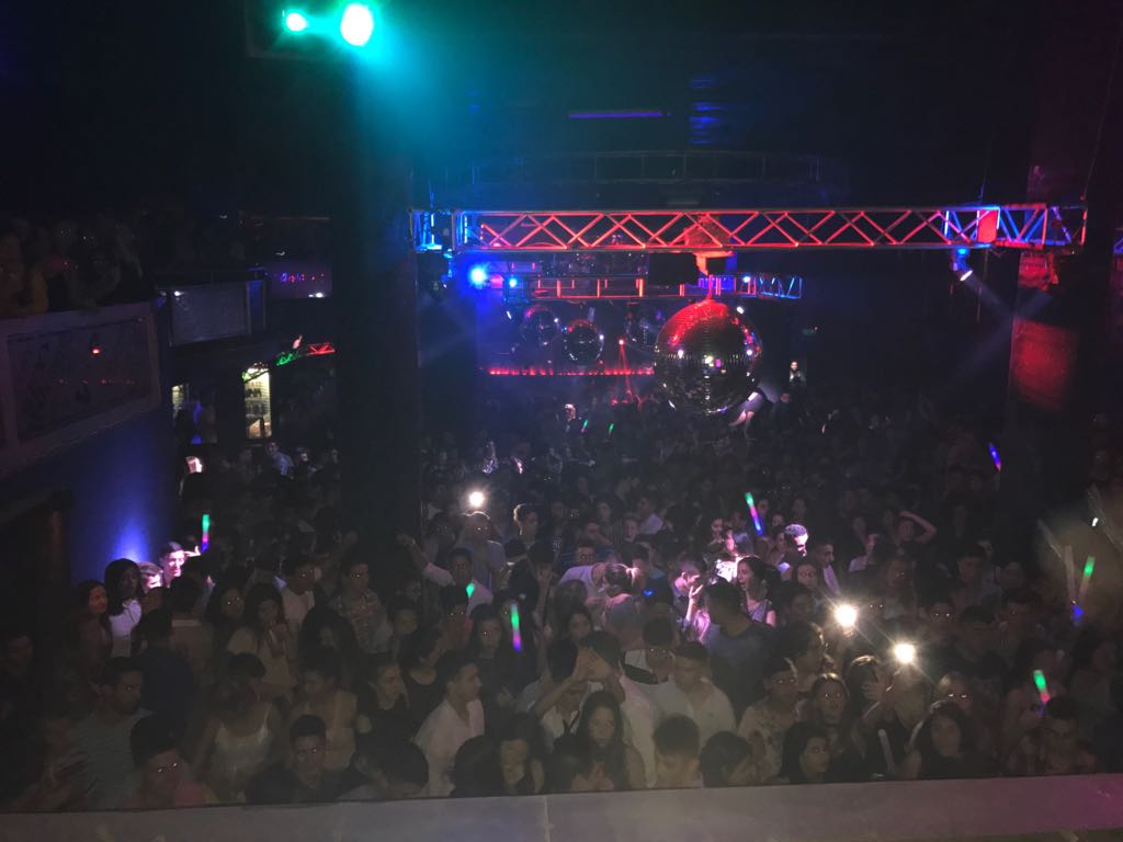CamelotNight's tweet photo. #ExplotaCamelot #TiburonValdez en vivo πππ https://t.co/8am0OQWABU