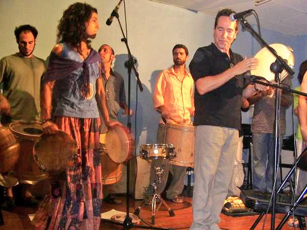 El pròximo 28 de Junio a les 23h estaremos tocando en Sant Cugat celebrant 10 anys de Coetus!
La foto es del primer concierto, del 8/6/2007!