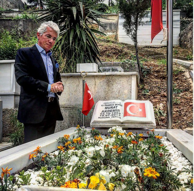 mithat_gner's tweet photo. Unutursak kalbimiz kurusun!!!

#BabalarGünü 🌹 https://t.co/ccoTKHPCGp