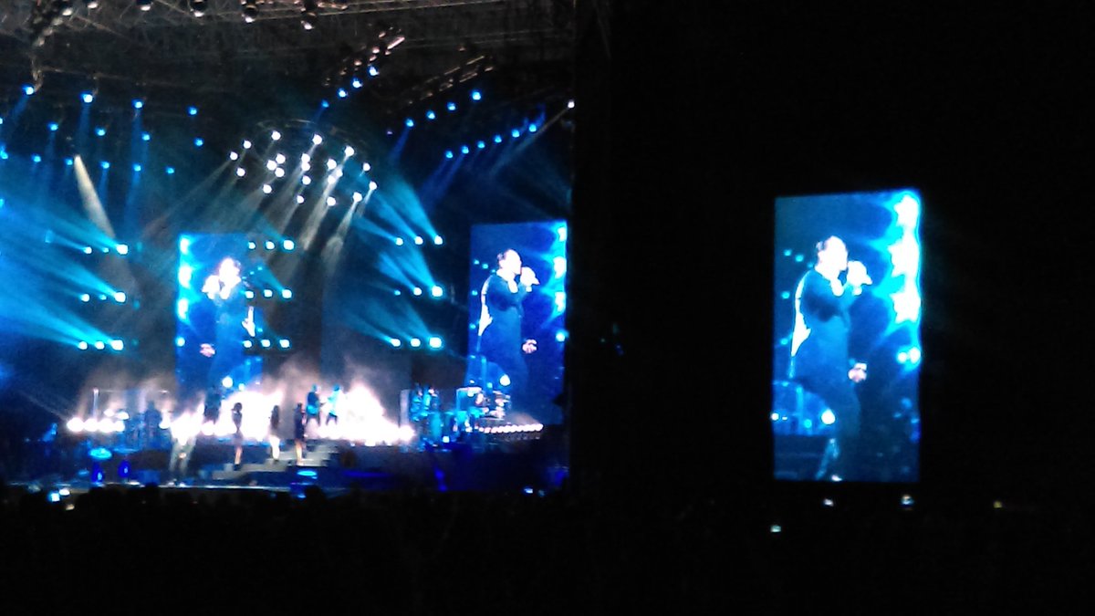 SAPSGrupero's tweet photo. "Se Me Va La Voz" de la emoción de cubrir este #Concierto para ti #SapsPresente #AFCuautitlán2017 #EnVivo #RompiendoFronteras @alexoficial https://t.co/DWk1WJvxUK