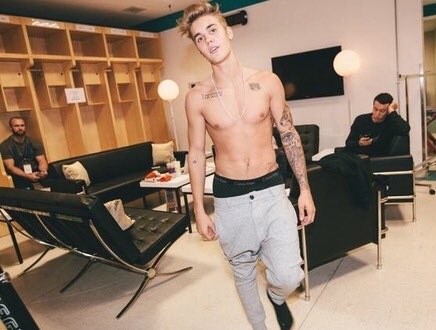 ibieberauhlls's tweet photo. believe tour era https://t.co/lnQyqm0v8h
