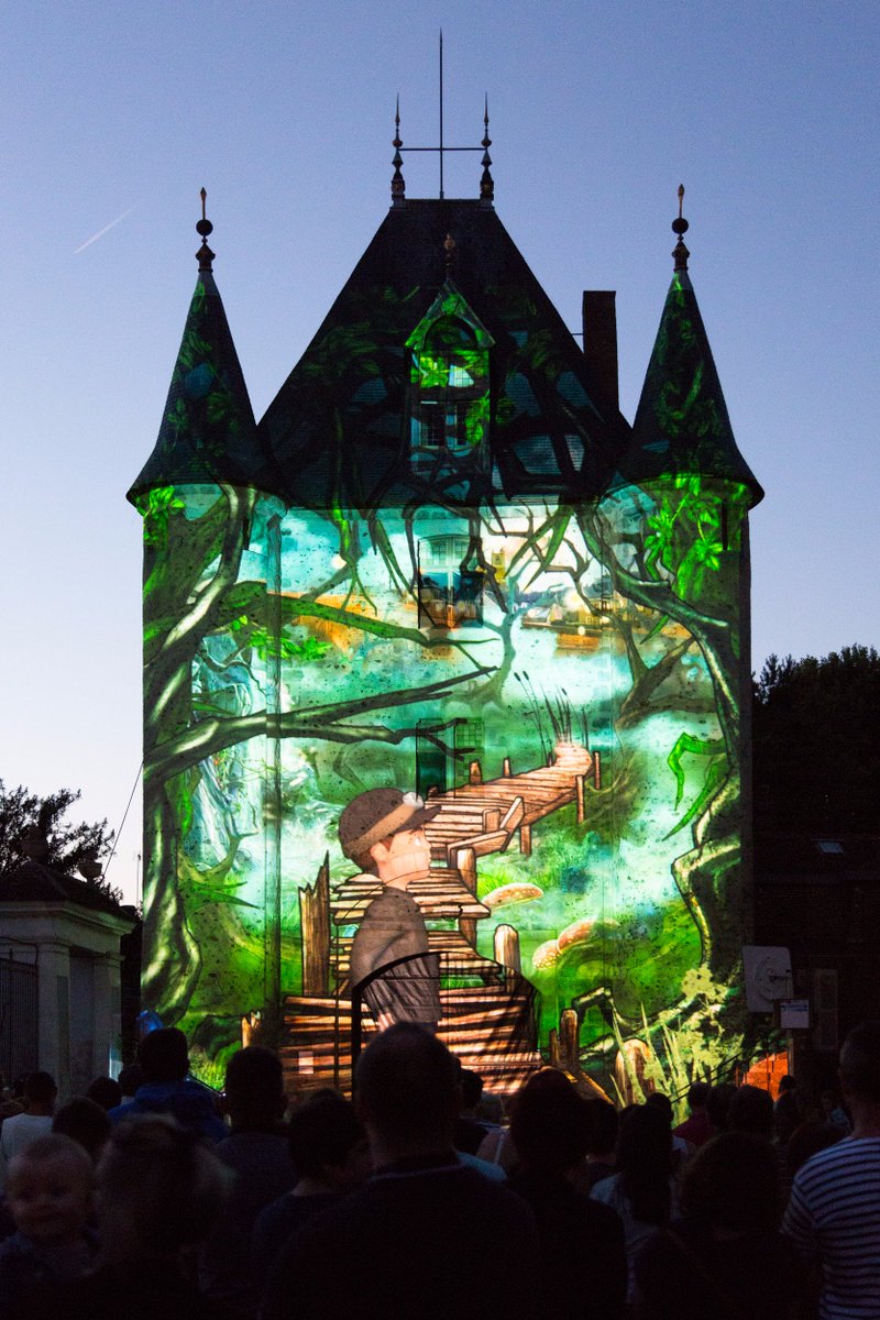 DestinationVSY's tweet photo. 💫 Beaucoup de spectateurs hier soir au spectacle à Villeneuve-sur-Yonne ! #LumieresdeSens #DestinationVilleneuve #TourismeSens https://t.co/On0zEL4wq1