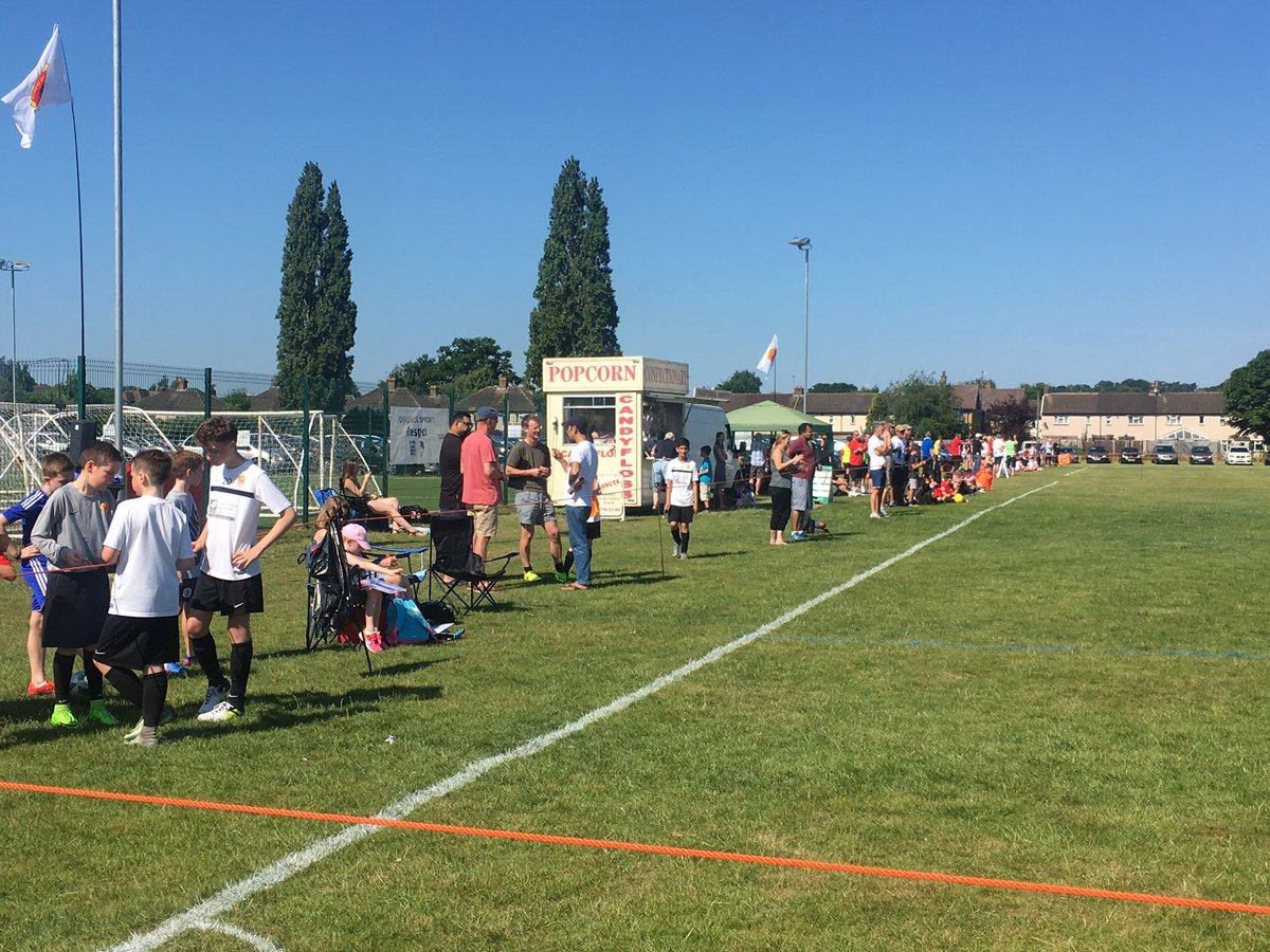 Stuck for an idea for #FathersDay2017 bring him down to loop rd ! We have football, Burgers,BEER and sunshine.A Dads Paradise