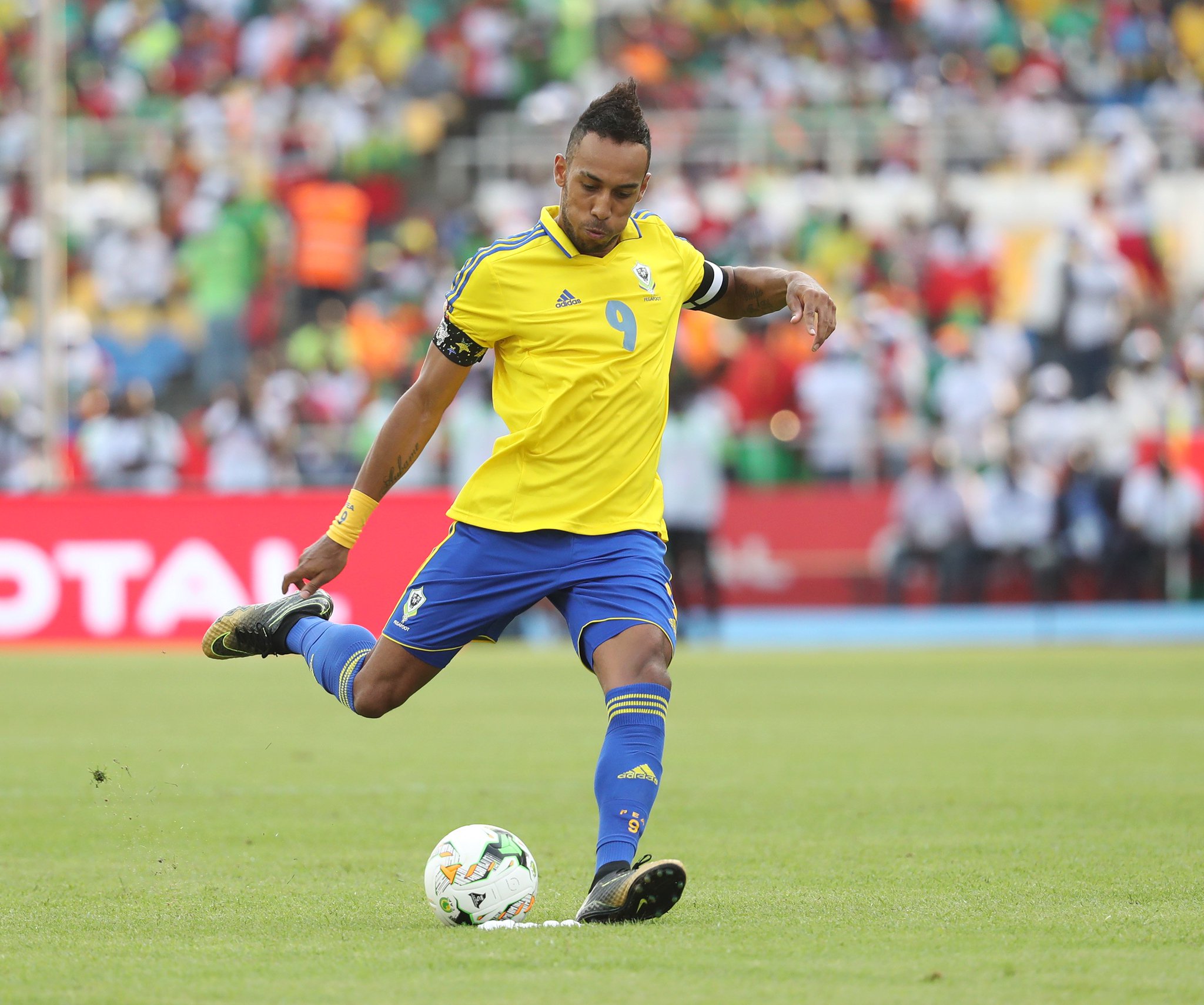 Happy 28th birthday to 2015\s \"African Player of the Year\" Pierre-Emerick Aubameyang 