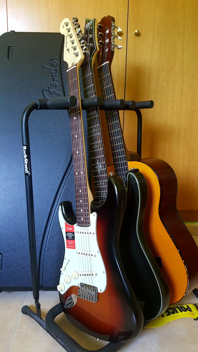 supermaze1's tweet photo. Bienvenida a la familia!!! @Fender #Americanpro #testandplay https://t.co/9MpFYIO5pi