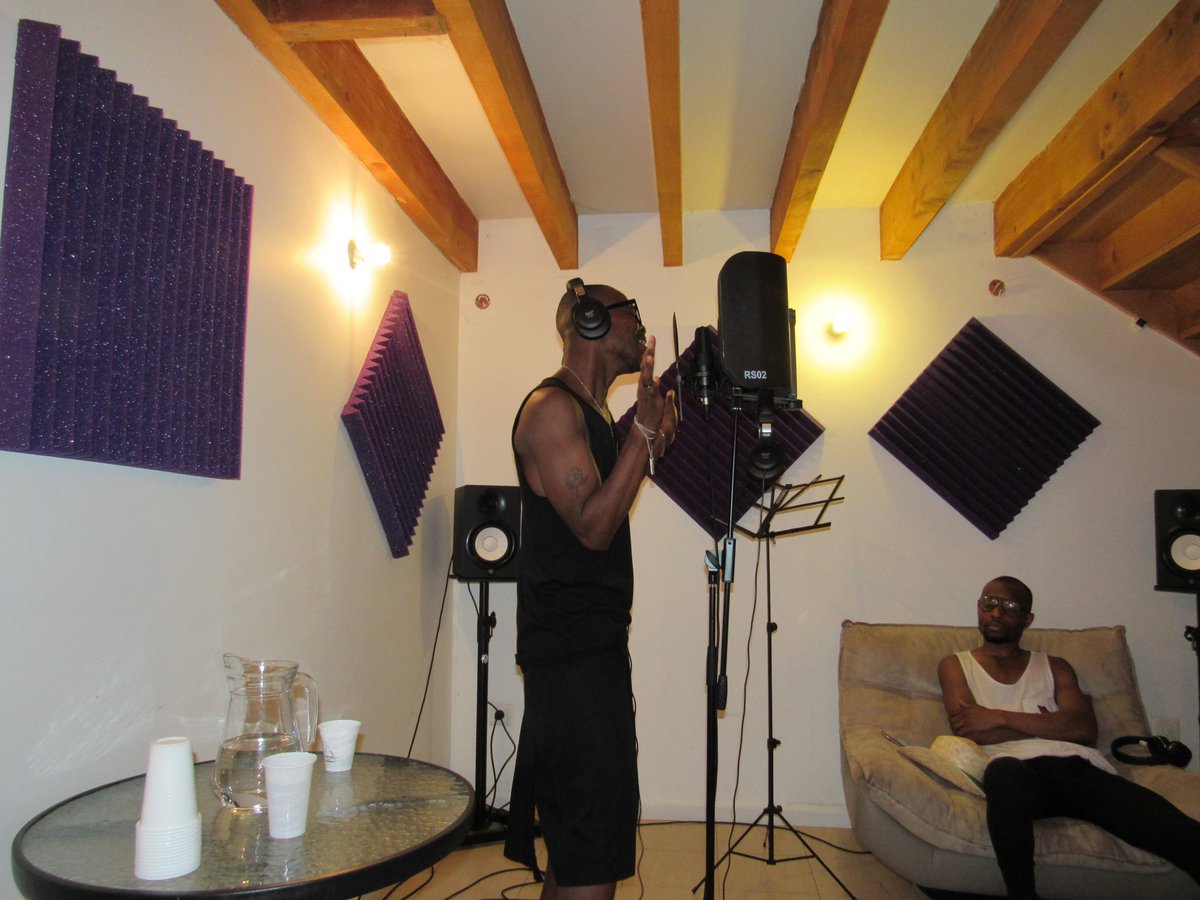 vmcstudios's tweet photo. #VMCSTUDIOS #ENREGISTREMENT #MIXAGE #MASTERING #ALBUM #MUSICAL https://t.co/Cv3F4O9azz