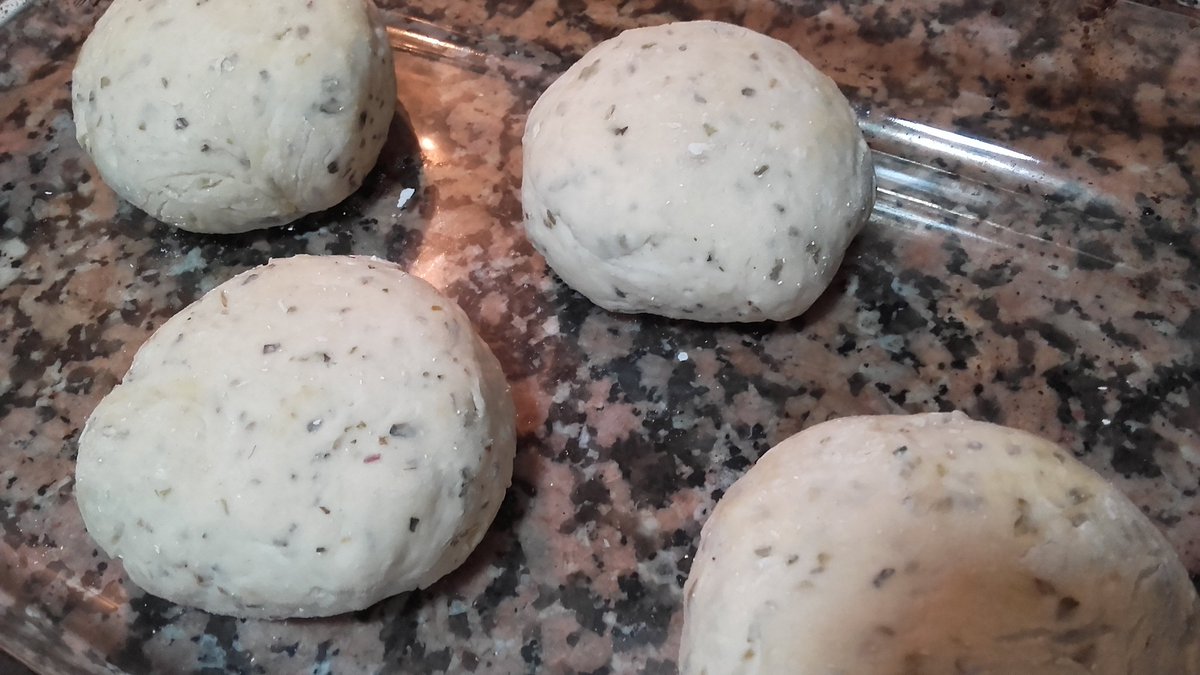 77trece's tweet photo. "Pan de ajo y oregano"
#cocinartetrece#vamosaporpanes#encasa https://t.co/XaOphTT7Bu