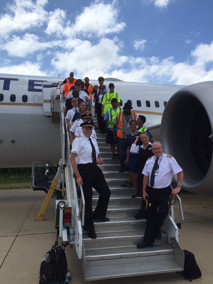 @United_TeamIAD United IAD co-workers support our B787 for "Be a Pilot for a Day" at the Steven F. Udvar-Hazy, Air and Space Museum