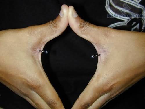 TalieBev's tweet photo. I WANT I WANT IWANTIWANTIWANTIWANT!! #HandPiercing #WebPiercing #Piercing #PiercingPorn How sexalicious is this!!!! https://t.co/JML0pJwuBs