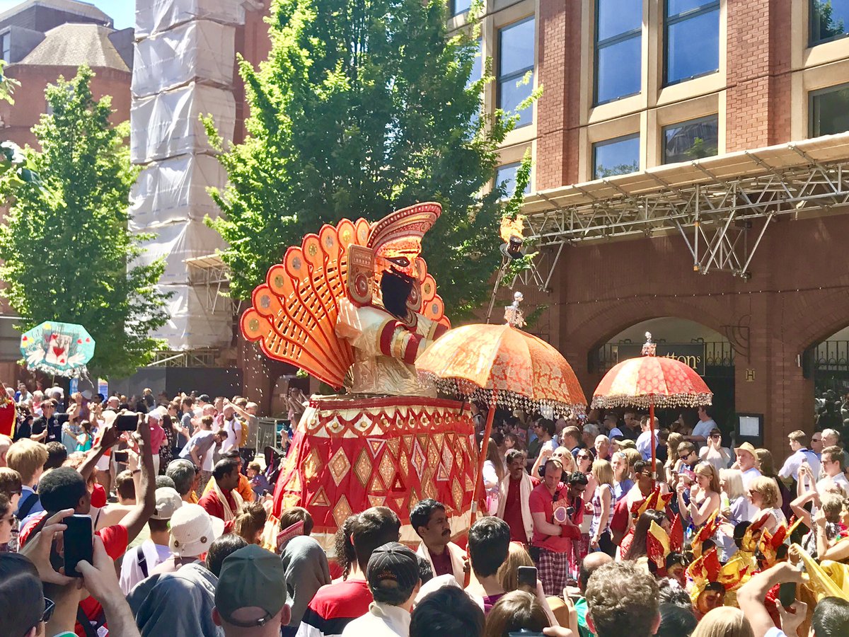 amyparkinsonTV's tweet photo. 🐝🐝Wow what an awesome parade !! Communities come together 🐝🐝❤️❤️☀️☀️🇬🇧🇬🇧 @ILoveMCR @manc_day @ManCityCouncil #manchester https://t.co/VBMSCnbBch
