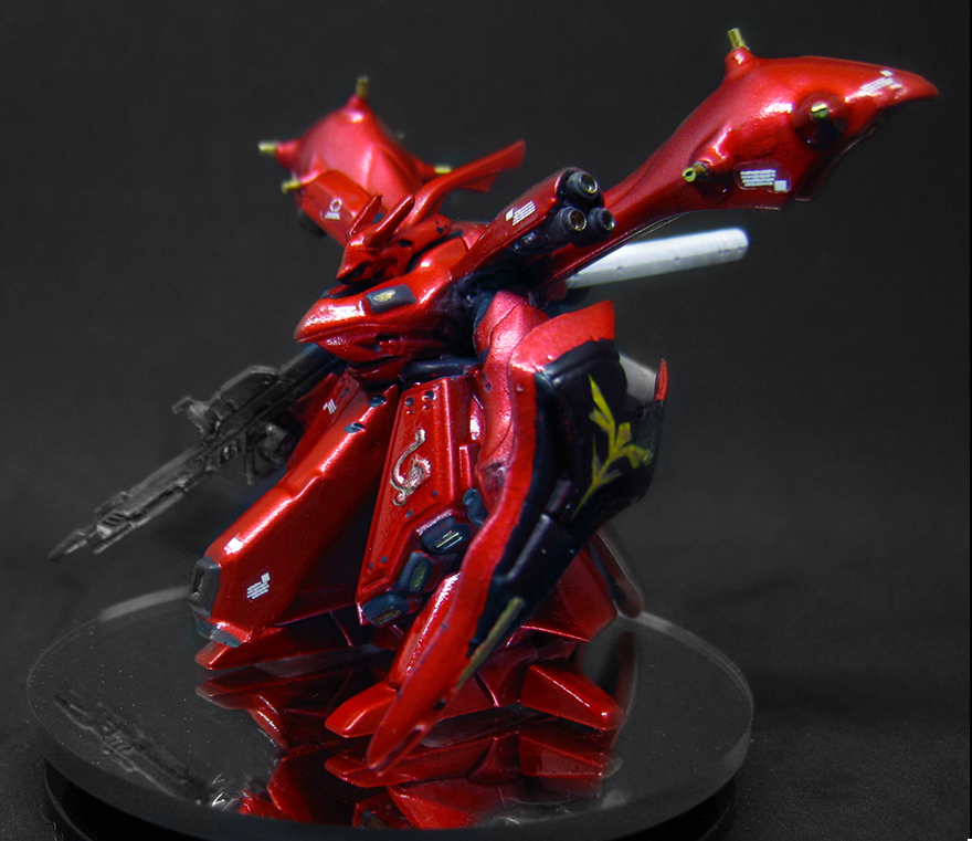 おかざきみつき おかざきさんは静かに暮らしたい ２分で作る ガンダム名鑑ガム ナイチンゲール塗装しました 盾とライフル加工して作りました ガンプラと間違われがちなのですが 全長5cmです この小ささがすき ガンコレはディテール Mfsはモールド