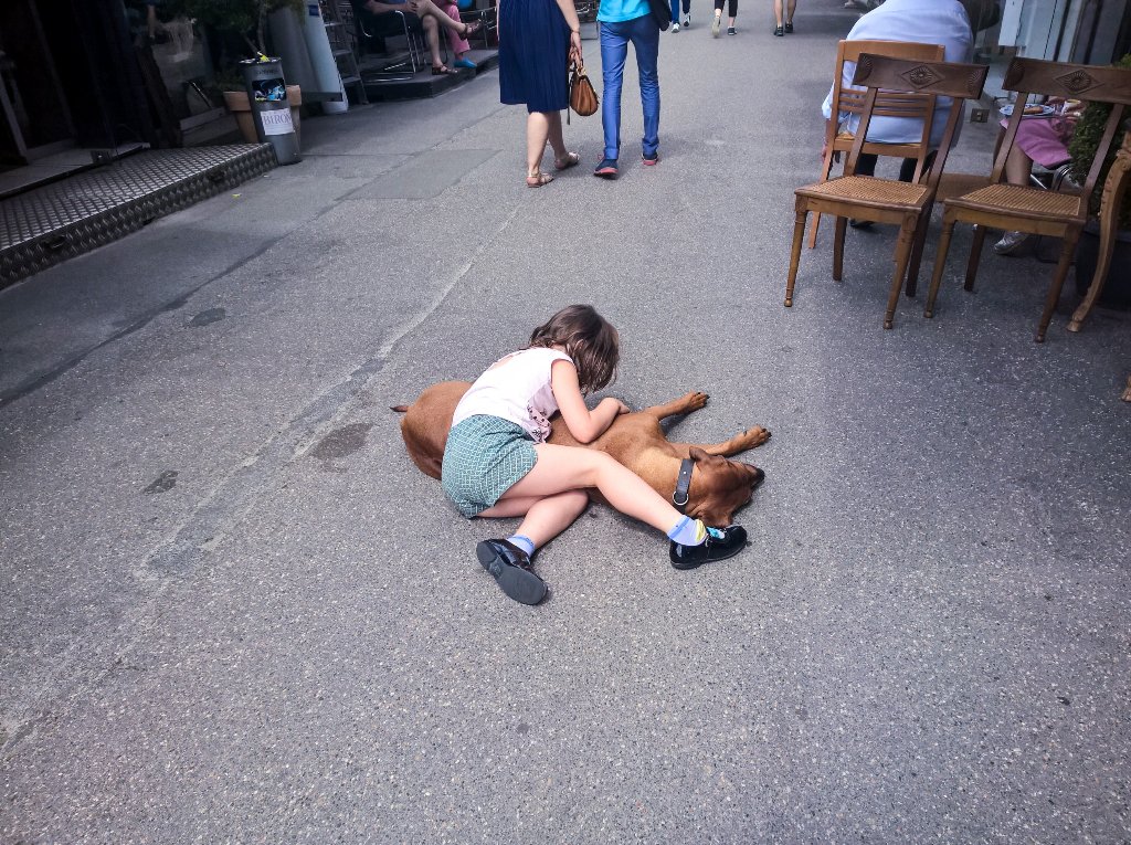 Hier, dans l'allée principale du marché Biron