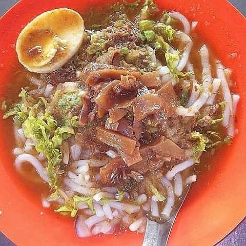 LSotong's tweet image. Laksa sotong.
Di warung Laksa sotong abang sombong