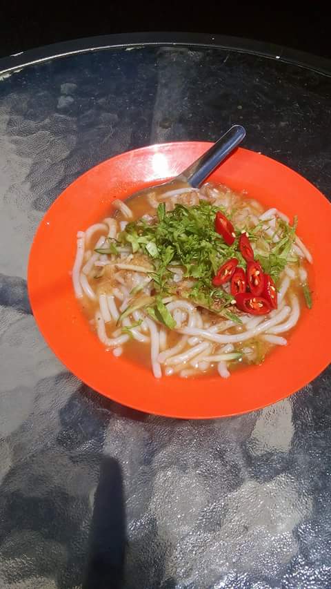 LSotong's tweet image. Laksa sotong.
Di warung Laksa sotong abang sombong