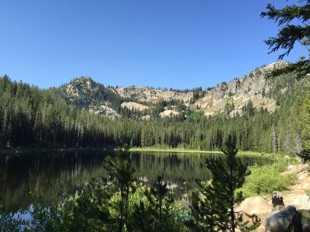 AidanMGraham's tweet photo. @visitidaho. Alpine lake in Boise National Forest.  One of our favorite "hidden" spots!  #VisitIdaho Heading back this summer for more fun!! https://t.co/YFjV88PBpn