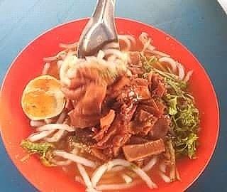 LSotong's tweet image. Laksa sotong.
Di warung Laksa sotong abang sombong