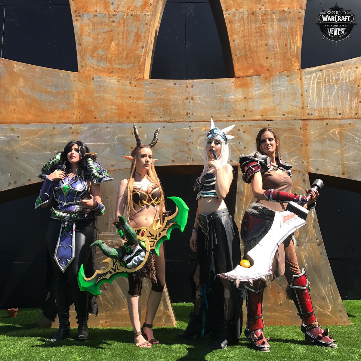 🙌 ¡Nuestras cosplayers en @hellfestopenair! Cc @IllisiaCosplay, @Hekady, @azure_cosplay & @Ewenae  #WoWatHellfest 🤘