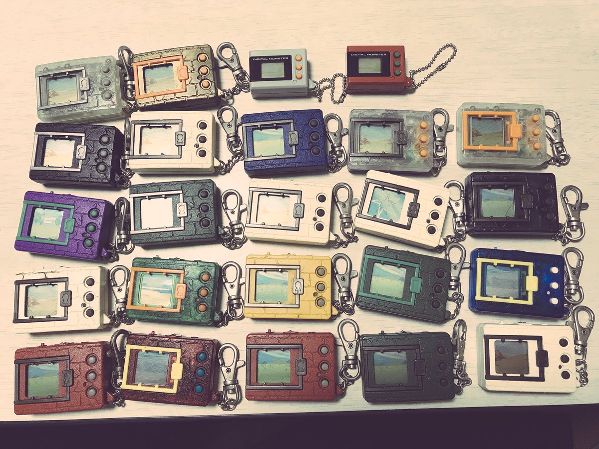 naolin_beta's tweet photo. 長年の月日を経て！！！
あーもーすき
なにもかも当時のままで。

同じサイズ感なのに
収録モンスターはもちろんあらゆる面で進化してるのがすごい。

是非ペンデュラムも復刻してください

#デジモン
#デジタルモンスター
#20th
#バンダイ
#ズバモン https://t.co/ojqIOwi7rf