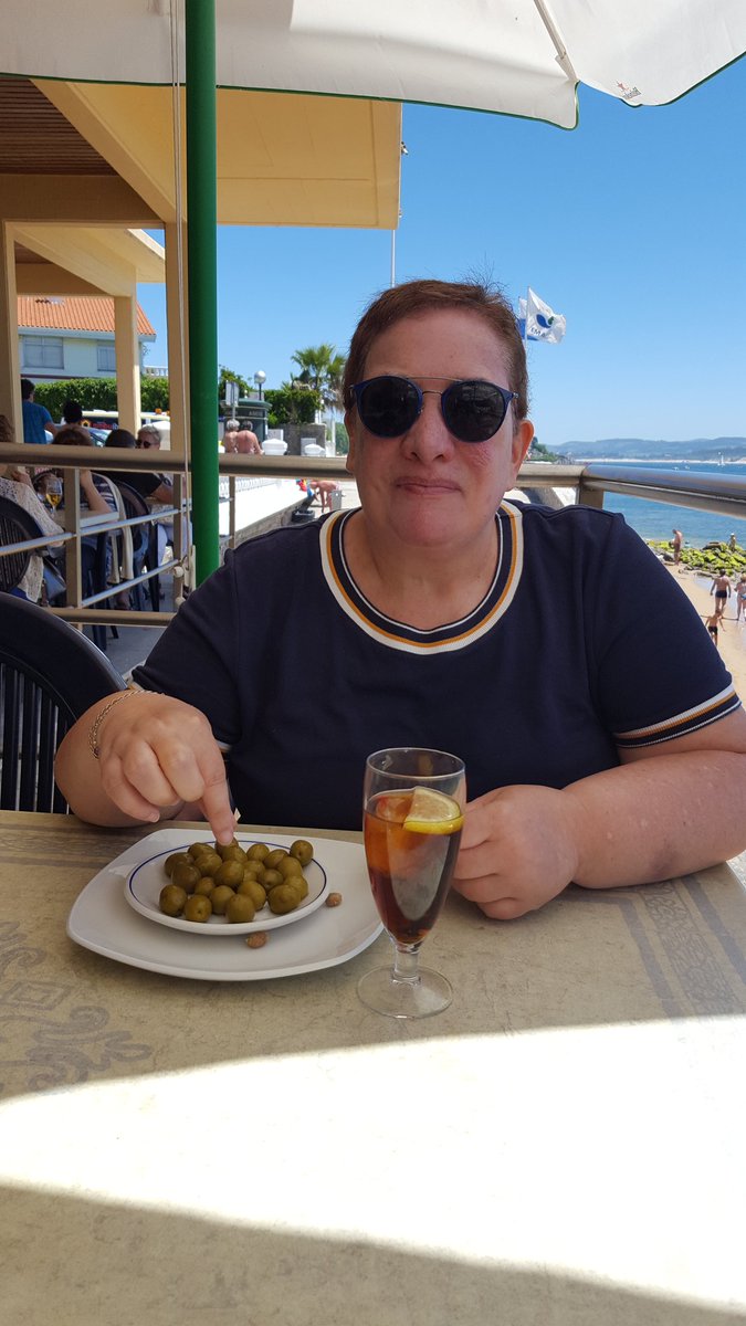 Tomando un aperitivo en Santander.