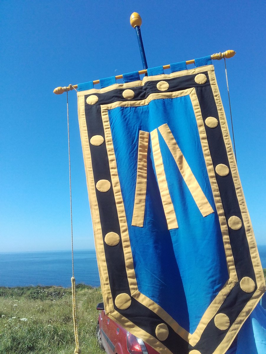 plemanpasty's tweet photo. Lemmyn my a woer prag yma Awen #GorsedhKernow synsys dhe #ballowallbarrow awos poynt @OrdnanceSurvey /I\
@GorsedhKernow #Kernewek #Kernow https://t.co/mYY5tHqWNO