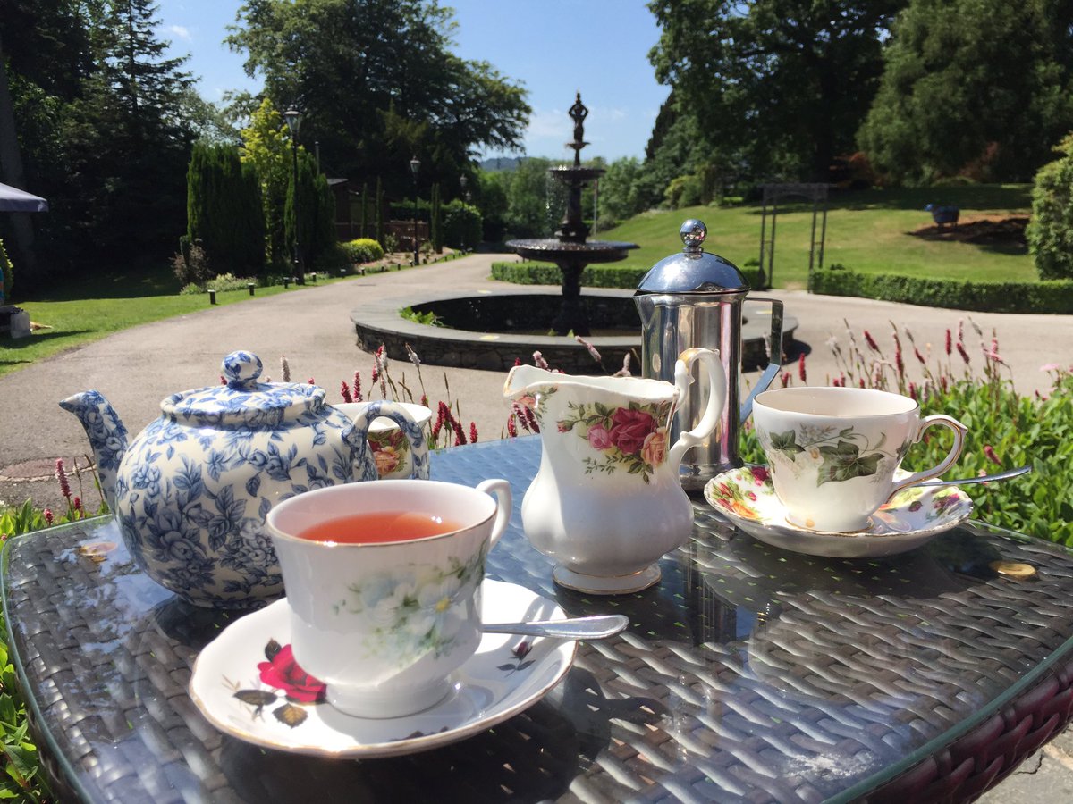 Caroline_Farrer's tweet image. Afternoon tea in the sun ☀️ ☕️ 
#clientperks #freelancer #Broadoaks