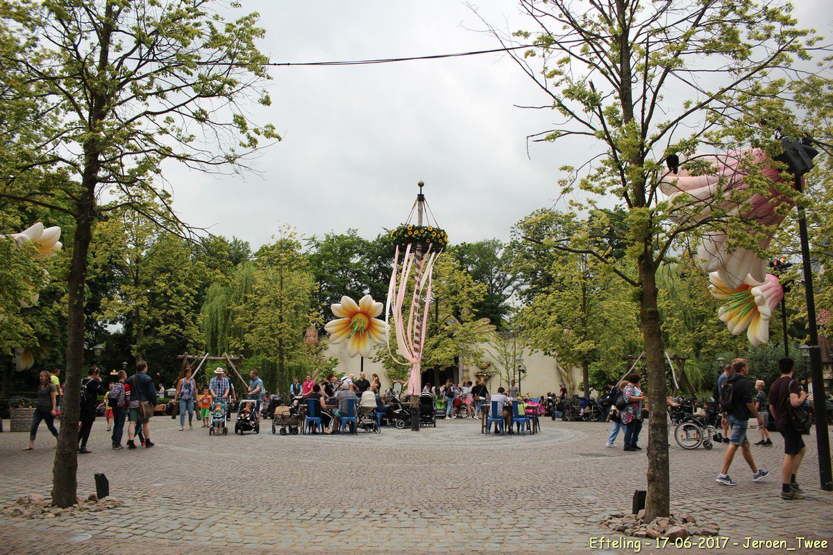 jeroen_twee's tweet photo. Sweet Summer Area. #Efteling #MidsummerFestival #EftelingMidsummer https://t.co/CXGJFnnukQ