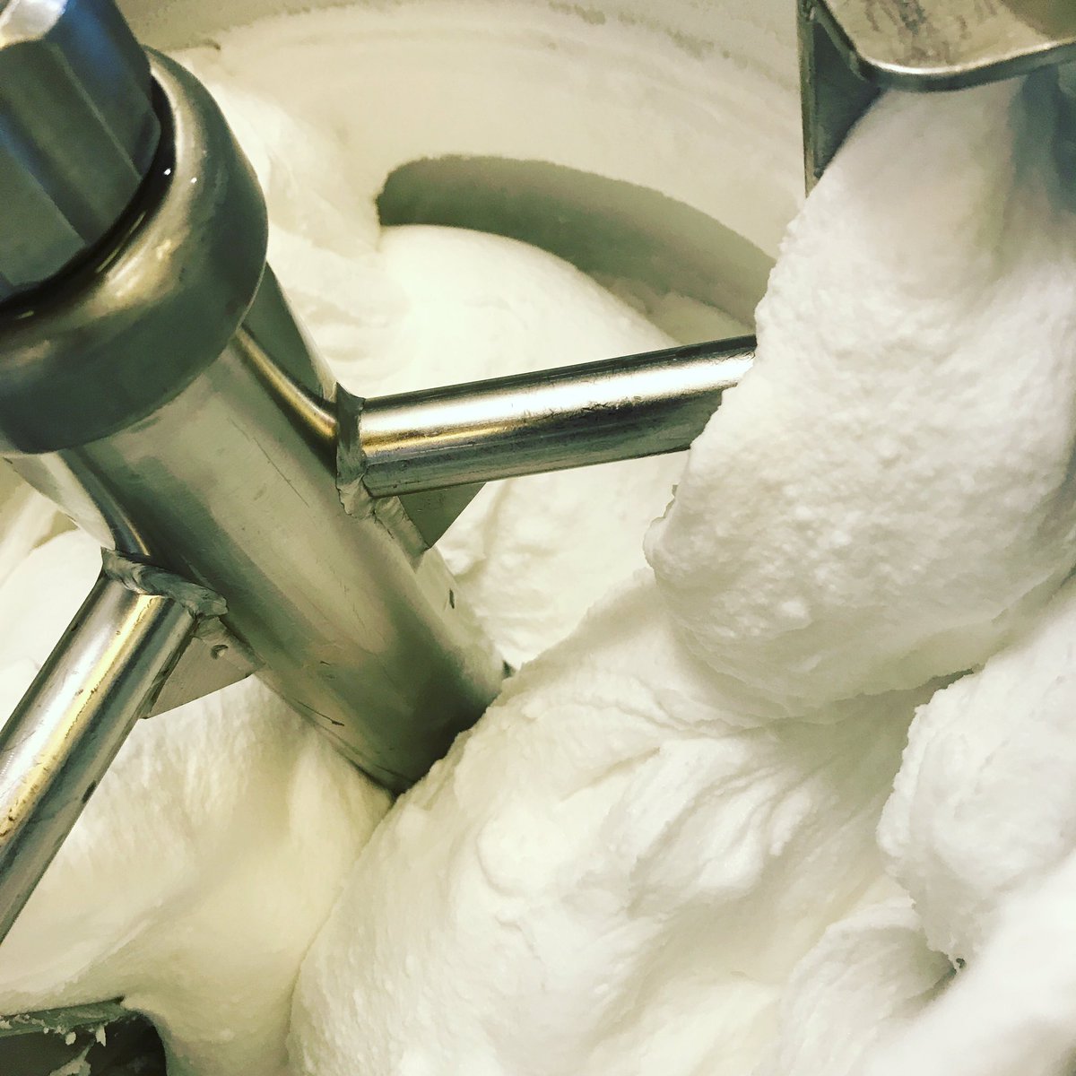 Vandaag draaien we heel erg veel ijsjes! #citroen #grapefruit #passievrucht #enzo