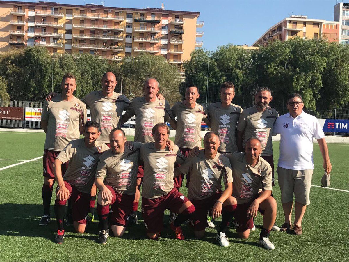 Albe_Barile's tweet photo. E poi che onore aver (indegnamente) giocato al fianco di tanti miei idoli da ragazzo... Grazie #TCSiciliaGranata #memorialdonaldo https://t.co/X0B4uSFswB