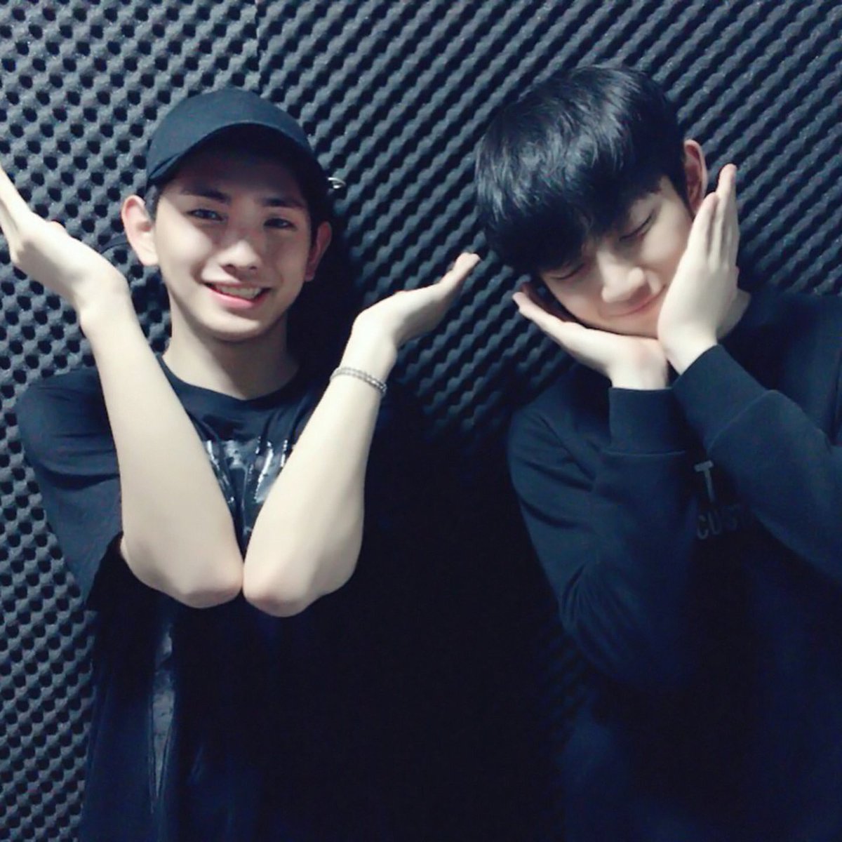 hyeongseopunion's tweet photo. 6월 19일 월요일 오후 8시 👏🏻

위에화 새싹즈 브이앱 많은 시청 부탁드립니다 🙏🏻🙇🏻‍♀️🙇🏻 https://t.co/BI7Ams77io