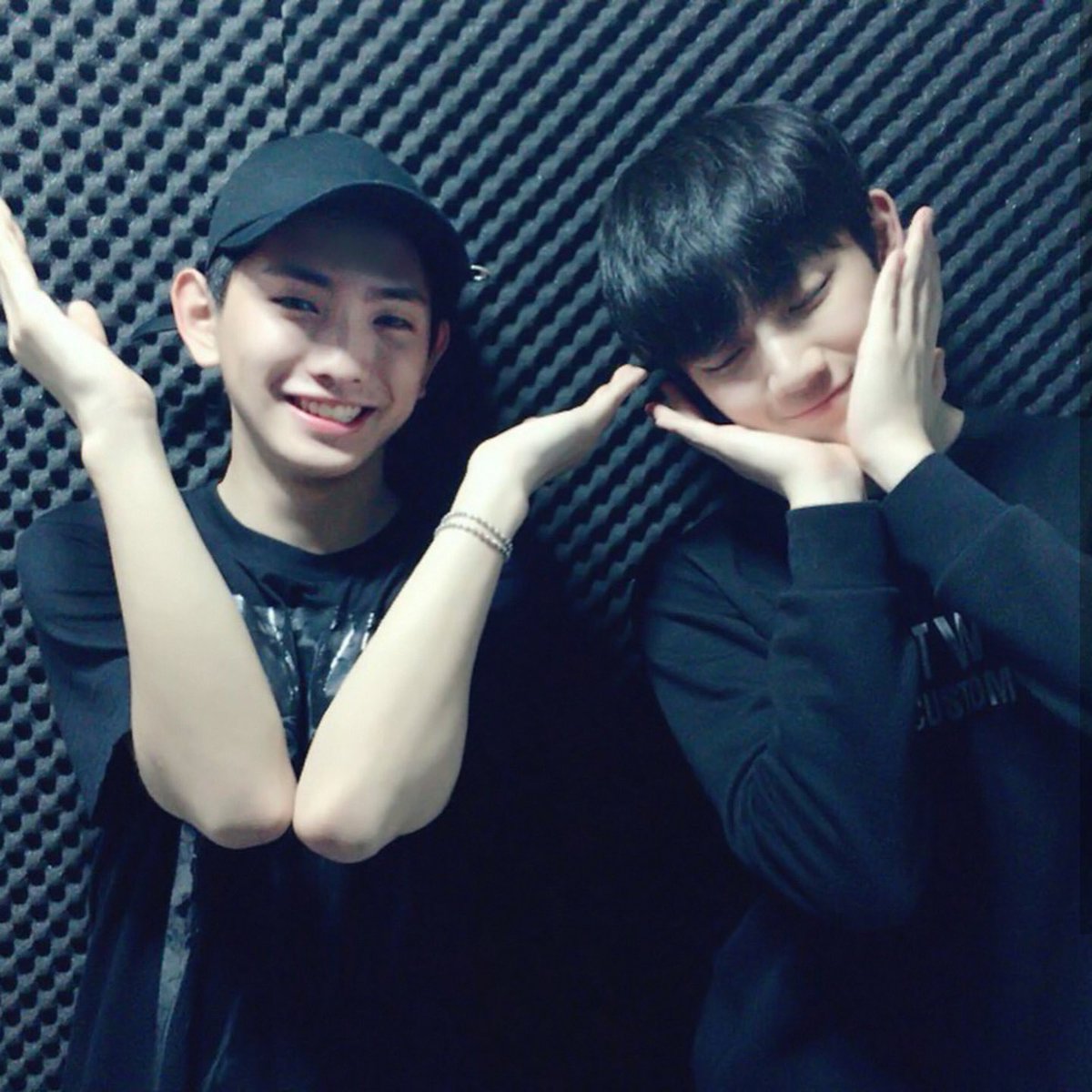 hyeongseopunion's tweet photo. 6월 19일 월요일 오후 8시 👏🏻

위에화 새싹즈 브이앱 많은 시청 부탁드립니다 🙏🏻🙇🏻‍♀️🙇🏻 https://t.co/BI7Ams77io