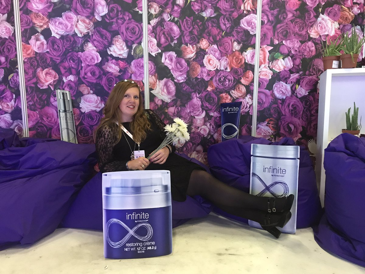 Lou29Laura's tweet photo. Gotta love the props! Day2 #SuccessDay #DiamondHearts #Extra350 https://t.co/BkwEPVM0Fh https://t.co/SfdgPrTdV9