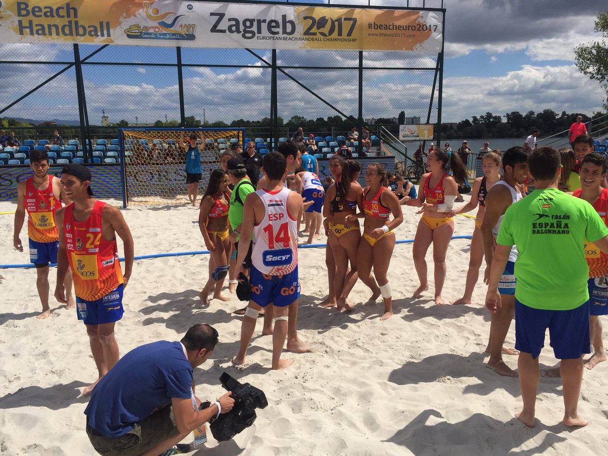 pacoordonezbm's tweet photo. OOOOOOTRA FINAAAAL de estos #HispanosJuvenilesArena
Felicitados por #GuerrerasJuvenilesArena
@RFEBalonmano @ArenaHandballT #EuroBeach2017 https://t.co/JHWoiMe7D6