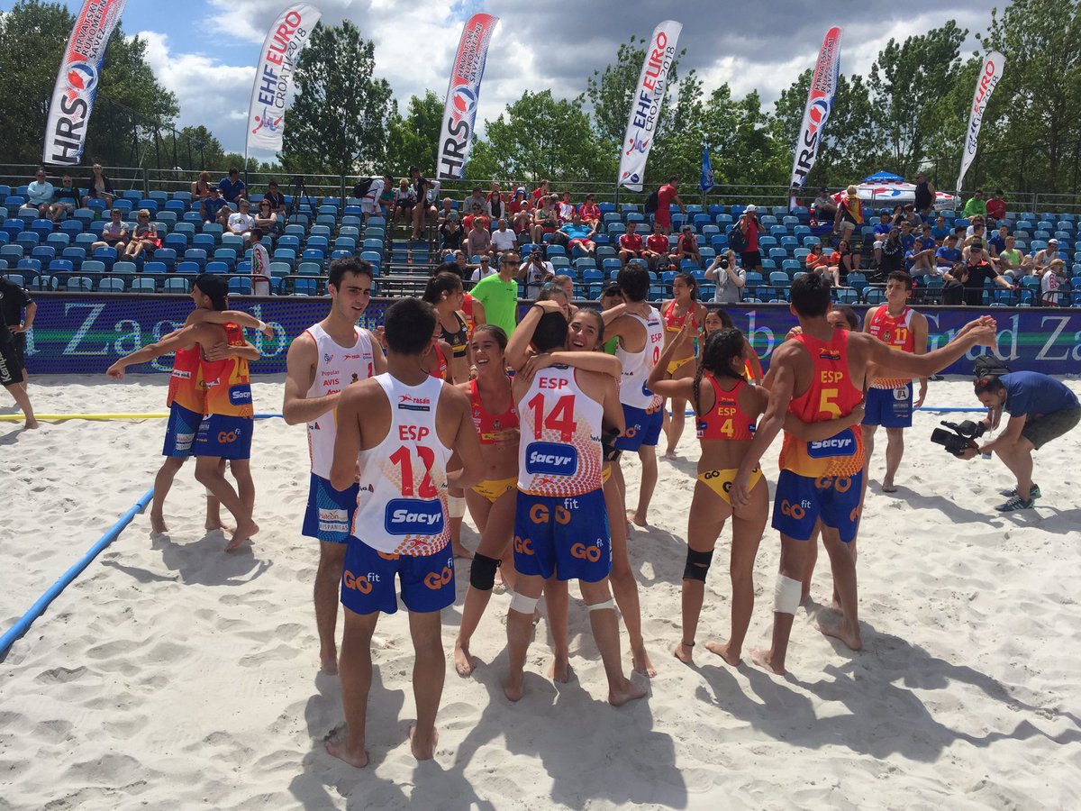 pacoordonezbm's tweet photo. OOOOOOTRA FINAAAAL de estos #HispanosJuvenilesArena
Felicitados por #GuerrerasJuvenilesArena
@RFEBalonmano @ArenaHandballT #EuroBeach2017 https://t.co/JHWoiMe7D6