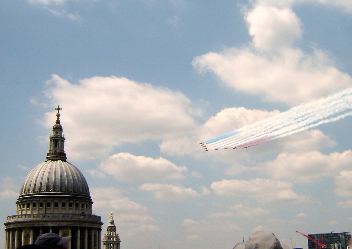Bernard_LeCar's tweet photo. @ESgloballaw  #OGSW17 @OpenSquares  What a place to view the Red Arrows fly past from yesterday. Happy Official Birthday your Madge! https://t.co/DKfMKjJF2A