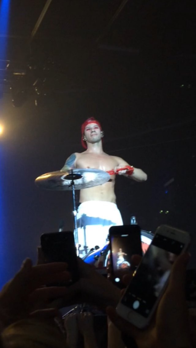 Happy birthday to my favorite drummer Josh Dun   