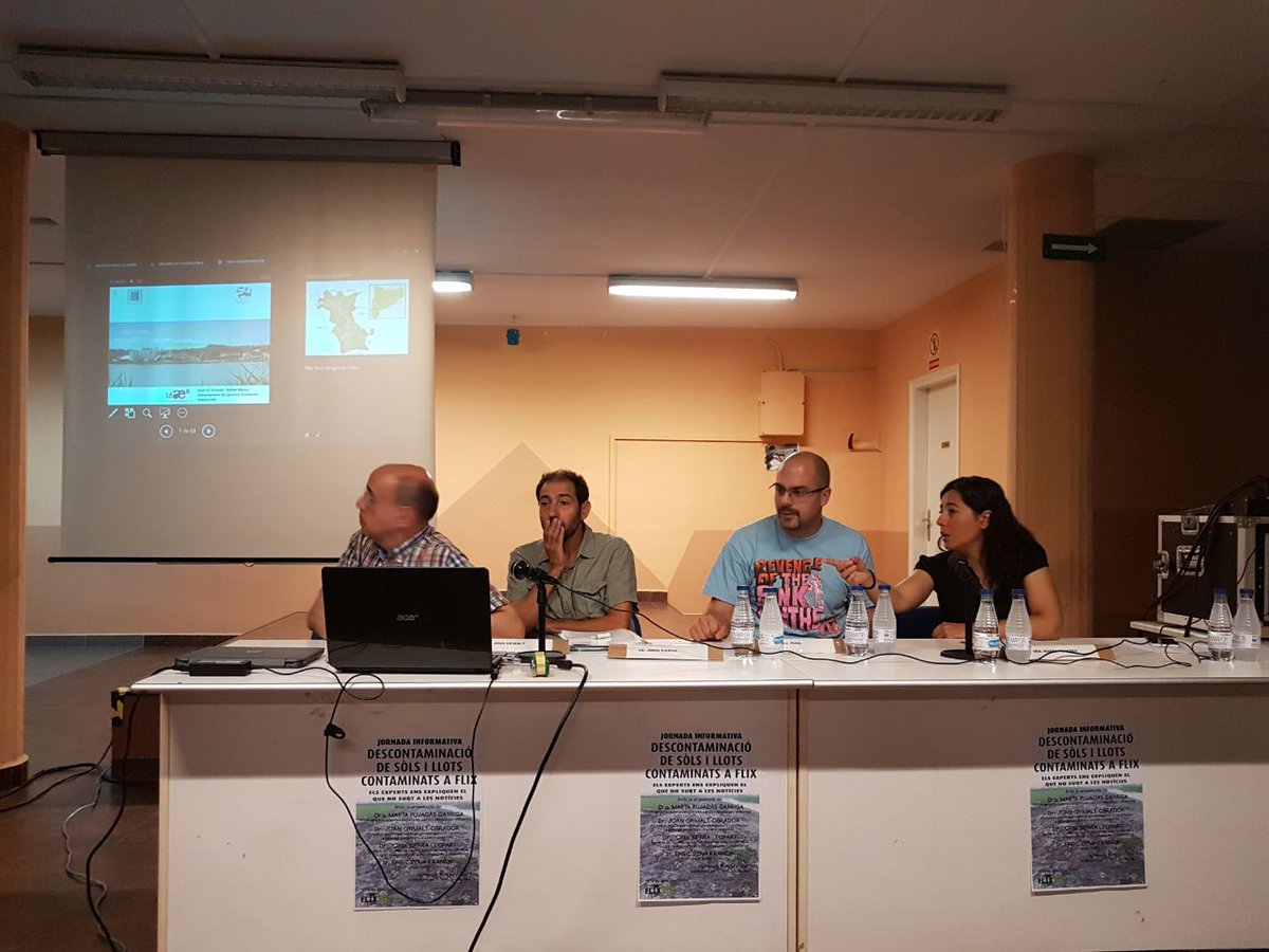 podem_cat's tweet photo. 120.000 tonelades de llots tòxics "oblidats" a Flix, per sort persones expertes i activistes lliuten i destapen per un Flix Net @PFlixnet https://t.co/se69Xy5E4b