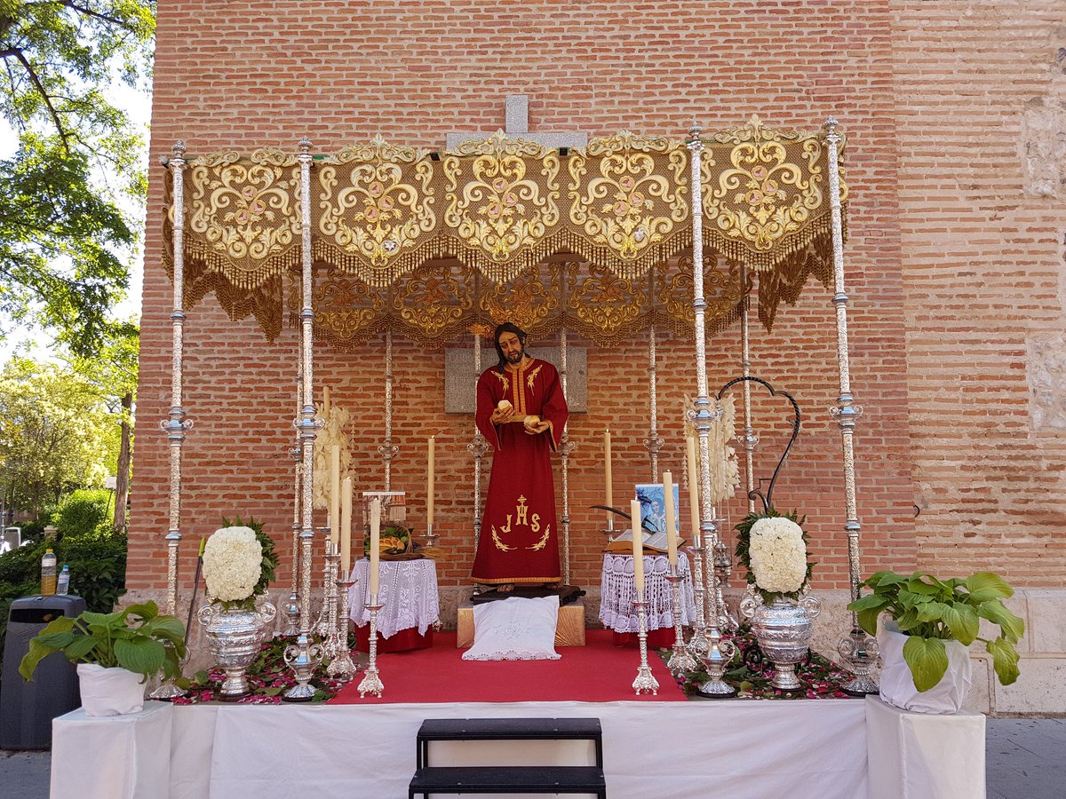 Nuestro altar para el corpus!! En el se encuentra Nuestro Padre