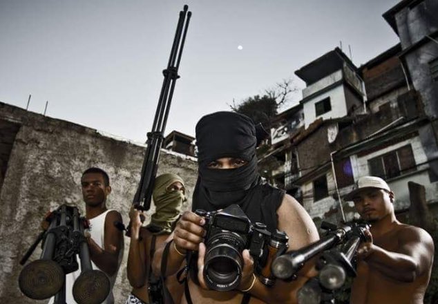 liz_fere's tweet photo. #adeusresiste Arte do Morro do Adeus !! #negrosbrasileiros #negrosdopoder #contraviolencia #artebrasil https://t.co/W60wbnvxnE