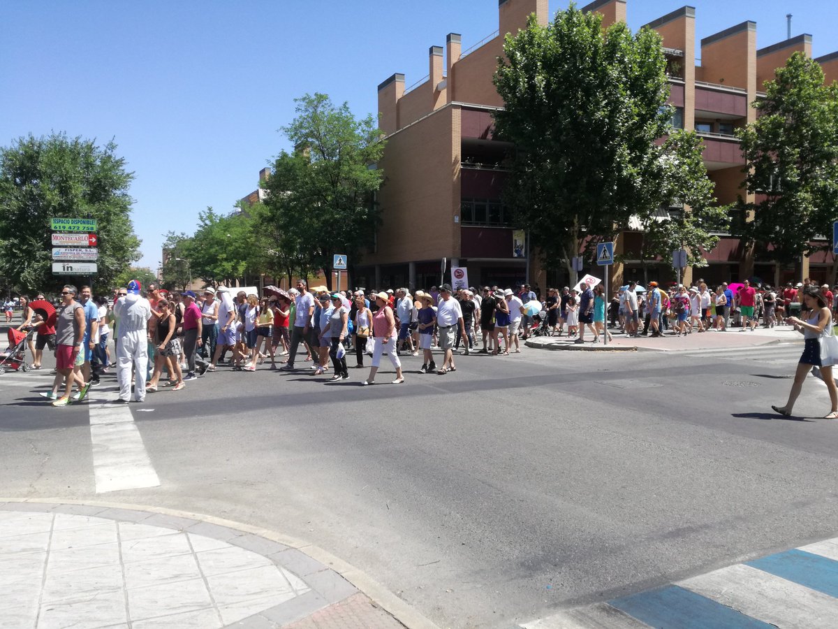 lavozdepinto's tweet photo. Más de 1.300 personas se movilizan en #Pinto diciendo #NoalaIncineradora https://t.co/zJUZ4QJOnw