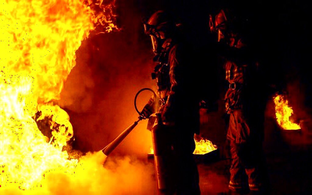 davidcarreira's tweet photo. Os meus pensamentos vão para os familiares das vítimas, para os nossos bombeiros que lutam para dar fim a esta loucura! #pedrogaogrande https://t.co/DGM4w33ajk