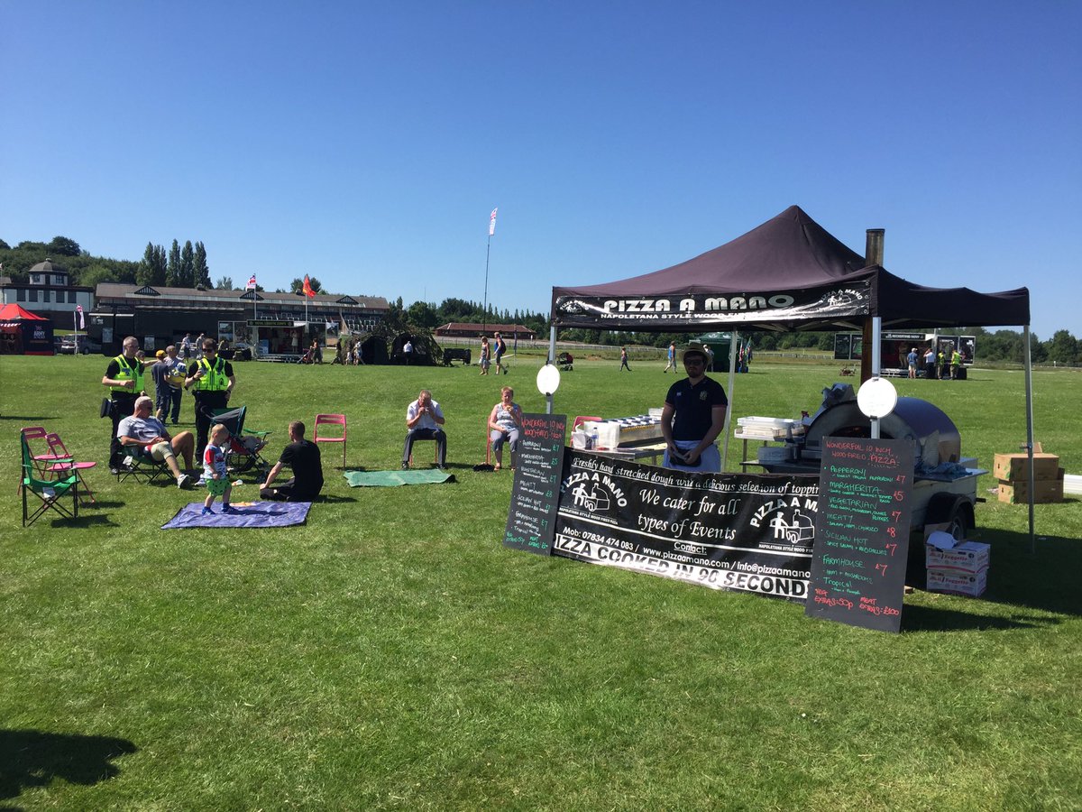 PizzaaMano1's tweet photo. What a day for #Wakefield @ArmedForcesDay 😎 #pizza #woodfired #dayout #funinthesun https://t.co/XSnK2qjMa4