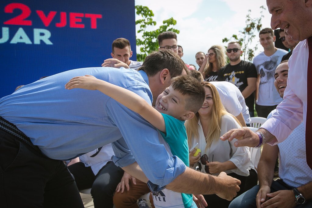 erionveliaj's tweet photo. Raportova ne Farke nga Parku yne i ri per 21 punet qe perfunduam keto 2 vjet aty! Forca @MilenaHarito & skuadra #PerShqiperineQeDuam 🗳✌️🌹 https://t.co/fbr1vpa9oi