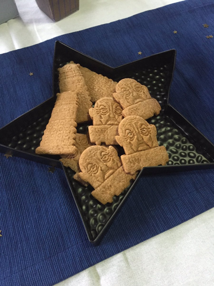tfatches's tweet photo. Miss 11's party food #WhoviansAU https://t.co/uArexRKrc6