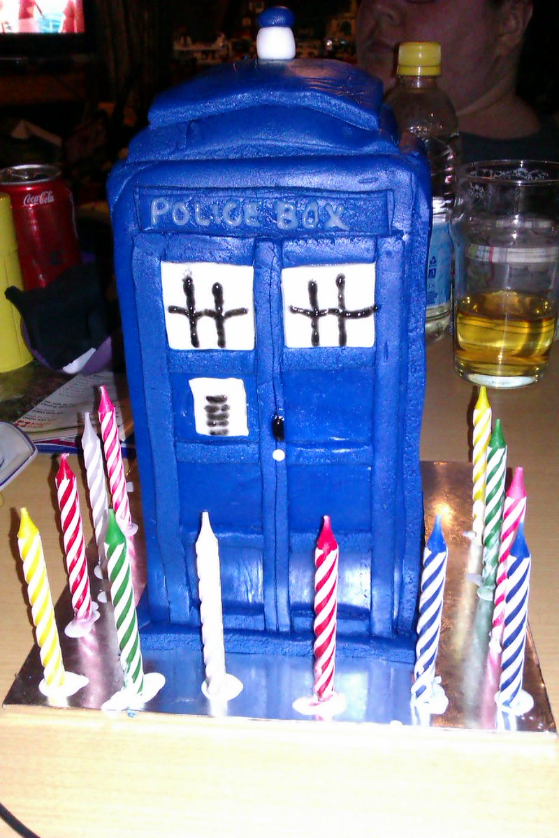 xLynchiex's tweet photo. my birthday cake from a several years ago #drchew #WhoviansAU https://t.co/u6d9e2gvsl